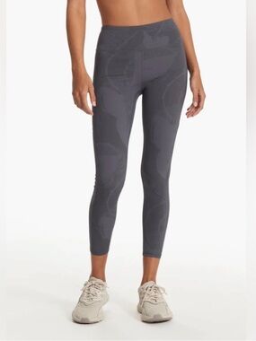 Vuori Stride Leggings Charcoal Mache Gray Leaf Floral Print Leggings
